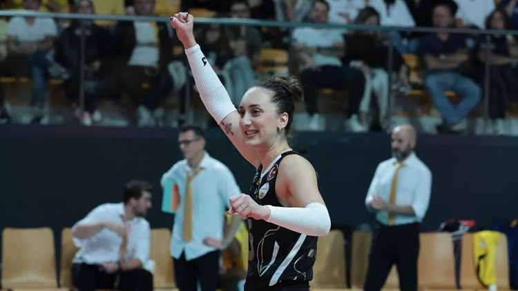 Ezeli Rakibimiz Galatasaray Daikin'den Ayça Aykaç Hamlesi