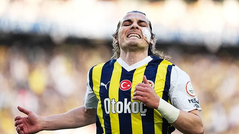Fenerbahçe'de Çağlar Söyüncü ile Yollar Ayrılıyor mu?