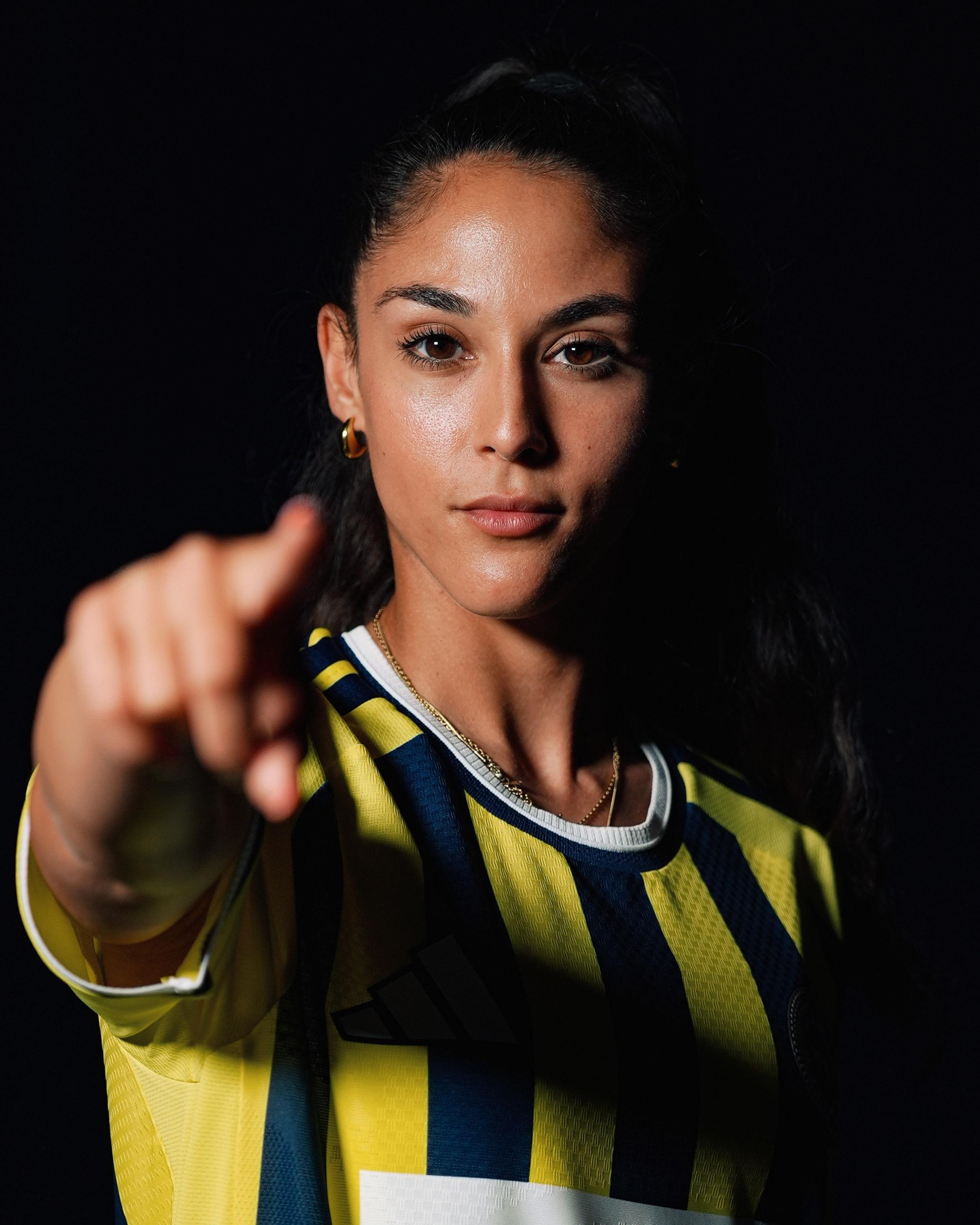 Fenerbahçe Kadın Futbol Takımımıza Almanya'dan Milli Sağ Bek: Fatma Şakar!