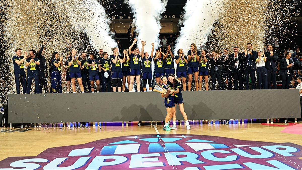 Fenerbahçe Tarfin Kadınlarımız Avrupa'nın Süper Kupası'nı Bir Kez Daha Kaldırdı!