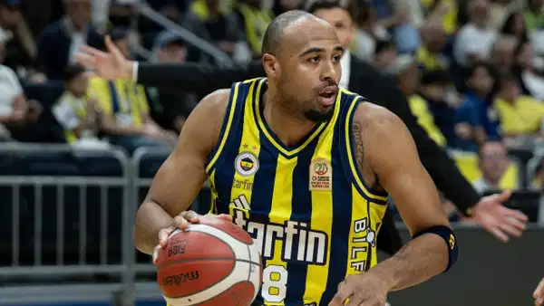 Fenerbahçemiz Evinde Kazandı, Larkin Formamızı İlk Kez Giydi!