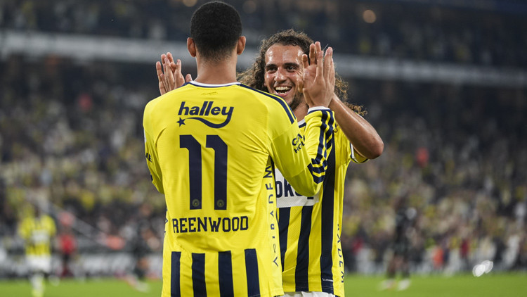 Fenerbahçemiz Konyaspor'u 4 Golle Geçti, Lige Hızlı Başladı!