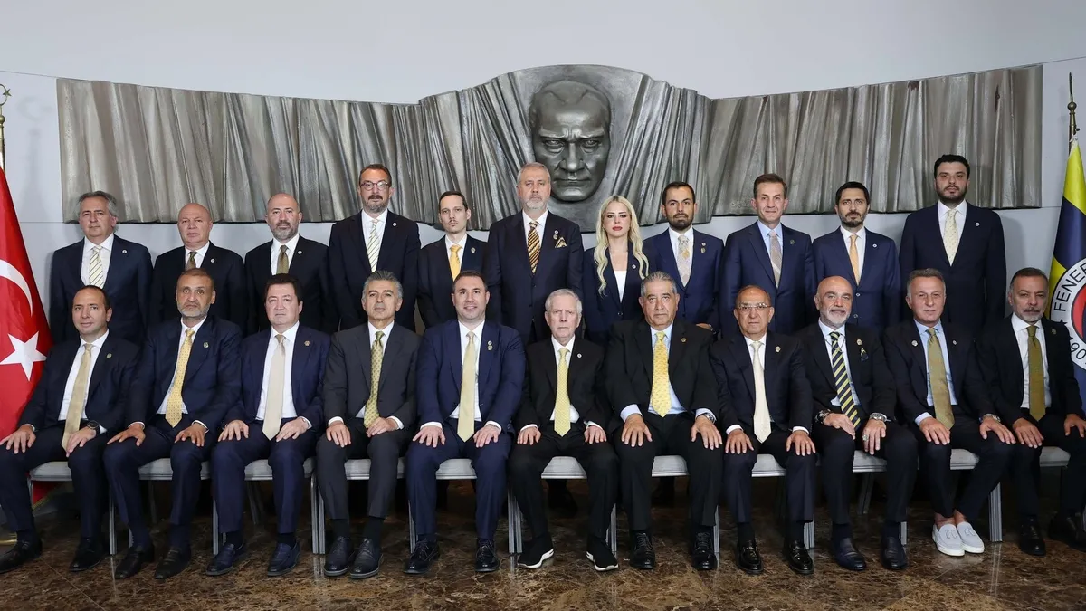 Fenerbahçemizde Önemli Gelişme: Mahmut Uslu Futbol A.Ş. Yönetiminden Ayrılıyor, Kulüpteki Görevi Devam Ediyor!
