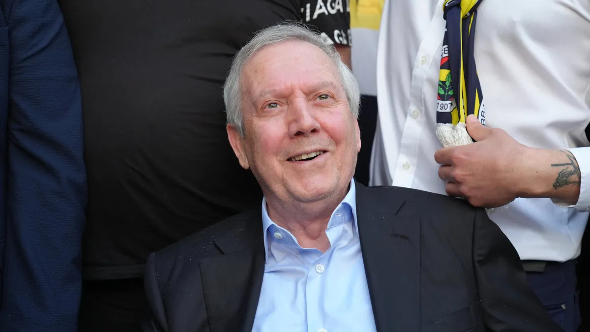 Fenerbahçemizde Santrfor Arayışında Rota Değişiyor: Yeni Yıldızlar Gündemde!