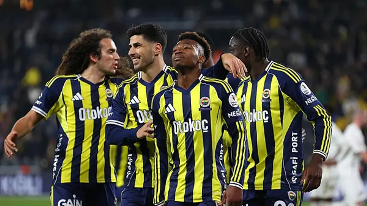 Fenerbahçemizin UEFA Kadrosu Açıklandı: 4 Yıldız Listede Yok!
