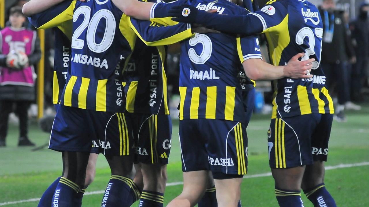 Musaba'dan Schalke'ye Kiralık Onay: Kanaryamızda Ayrılık Rüzgarları!